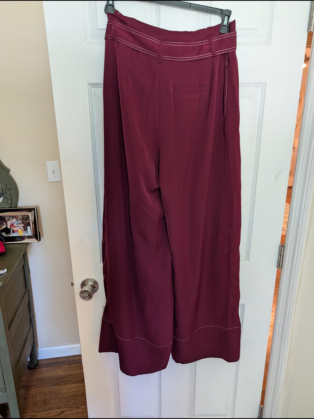 Wide-Leg High-Waist Belted Pants in Burgundy - Picture 3 of 3